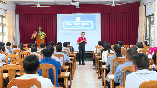 Hơn 100 doanh nghiệp tham gia lớp học về quản trị chiến lược